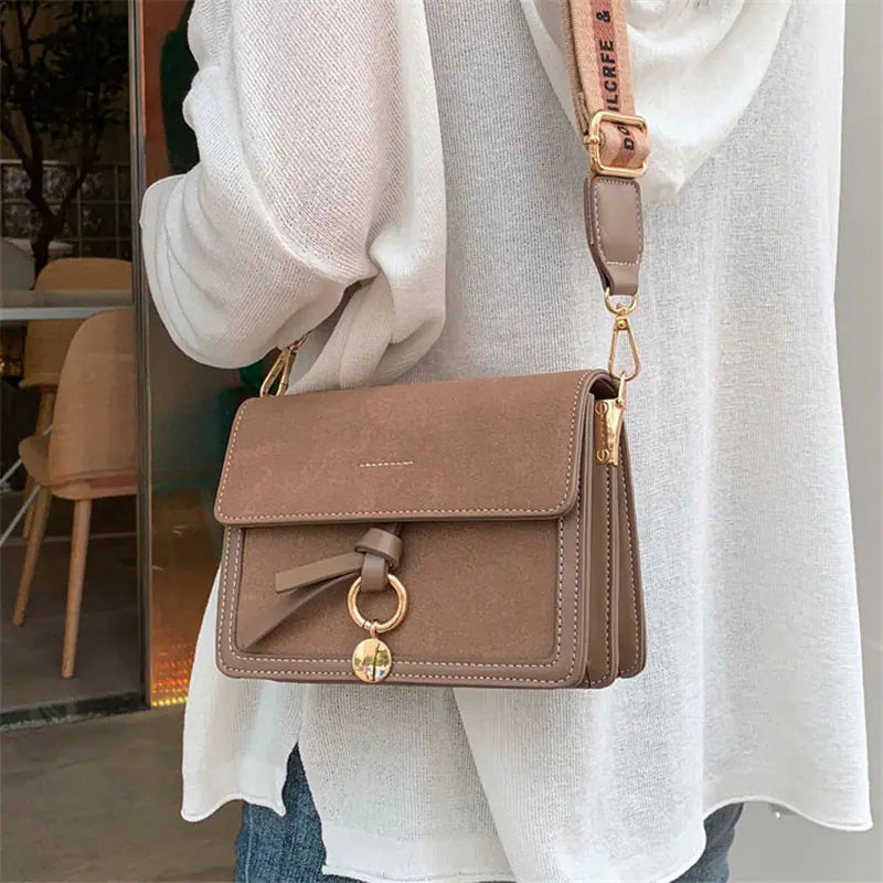 Fashionable Retro Mini Shoulder Bag with Wide Strap