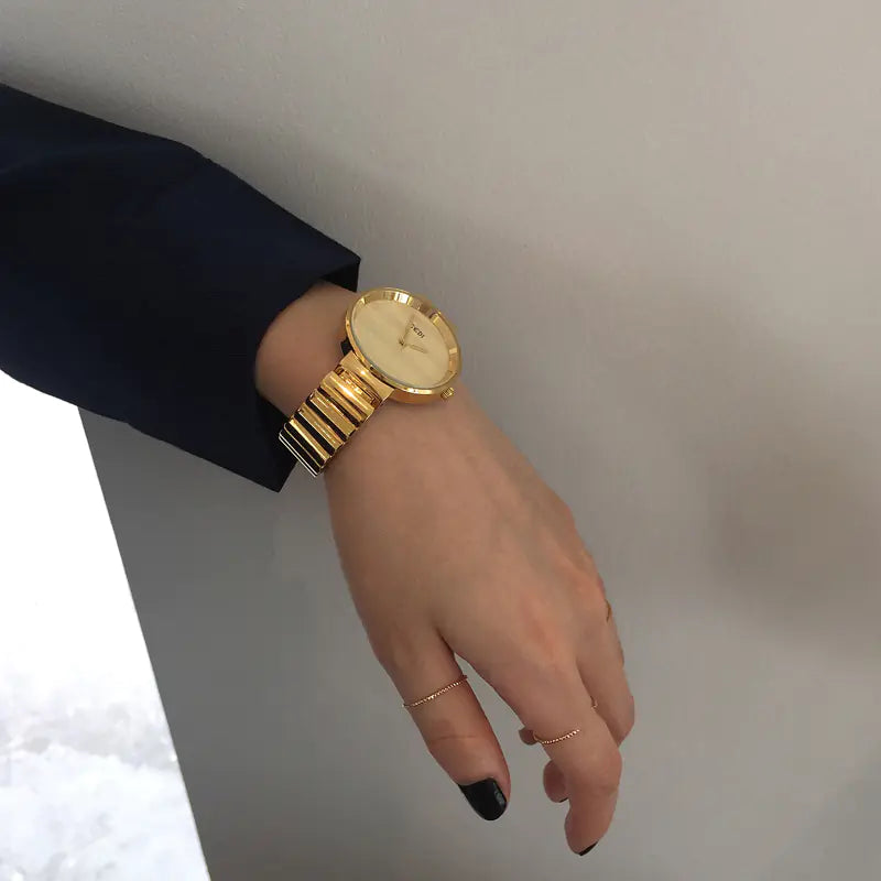 Chic Retro Gold Watch for Women - Minimalist Style